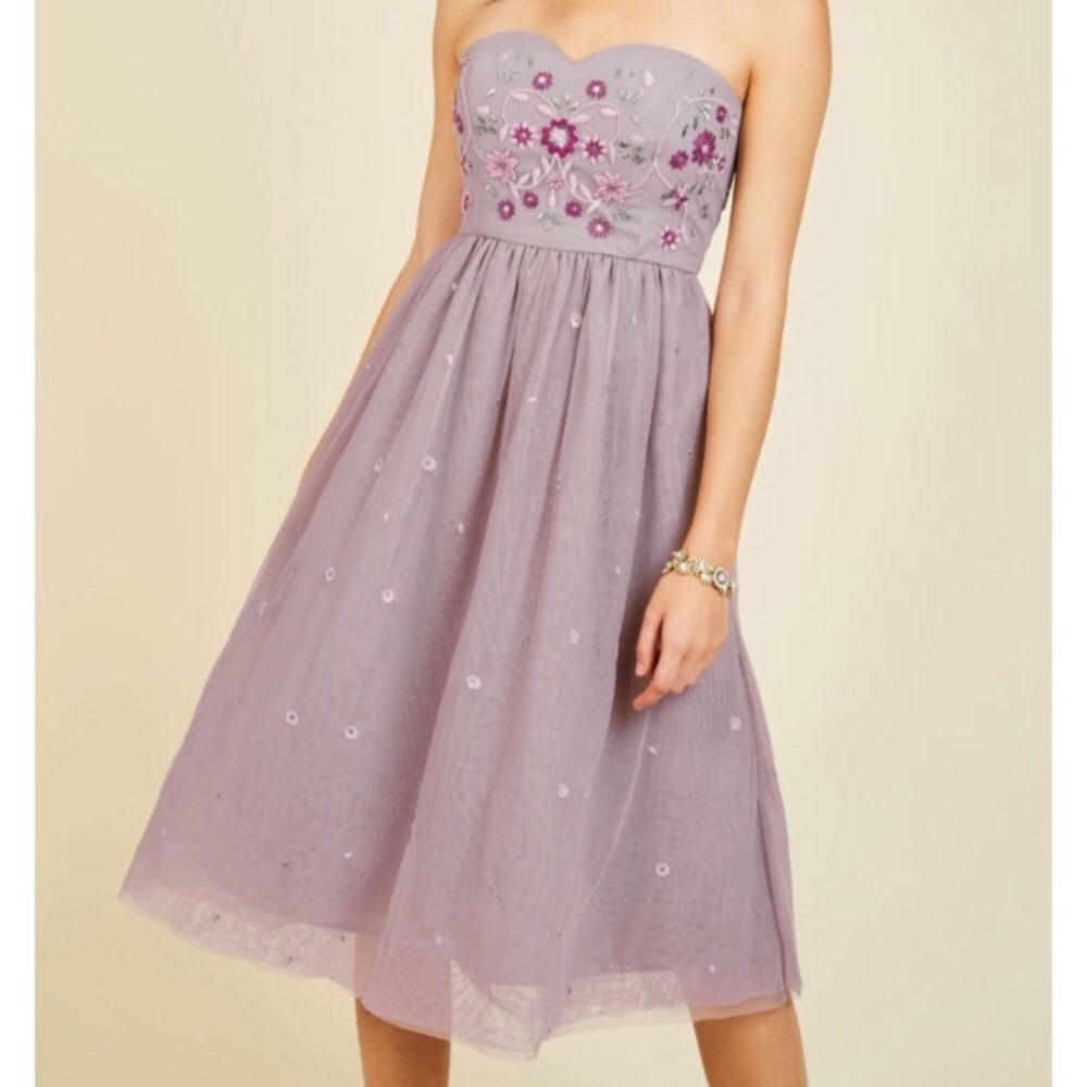 Couth and charismatic midi dress